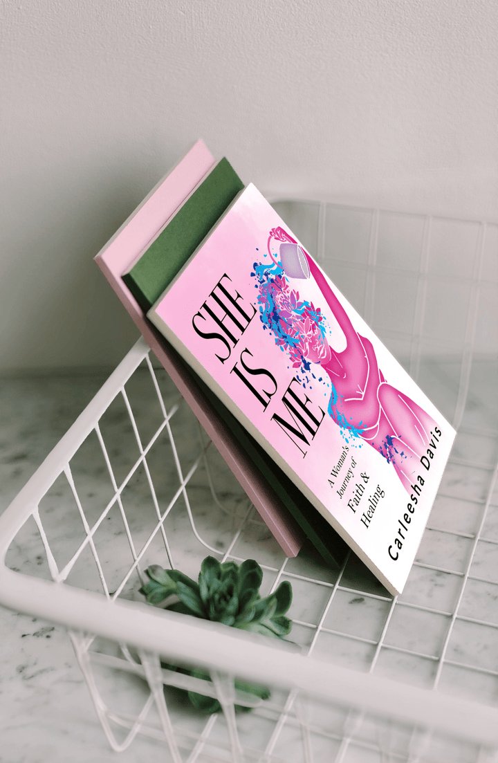 She Is Me: A Woman's Journey of Faith and Healing by Carleesha Davis (Paperback)